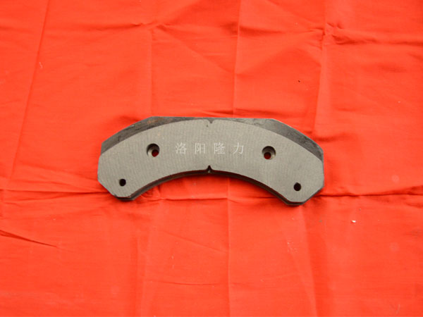 盤式制動(dòng)器中影響摩擦片偏磨的因素是什么？